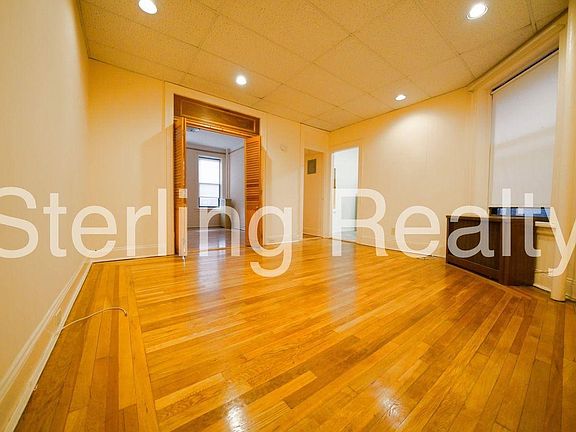 2nd image of 2810 23rd Ave APT 1R