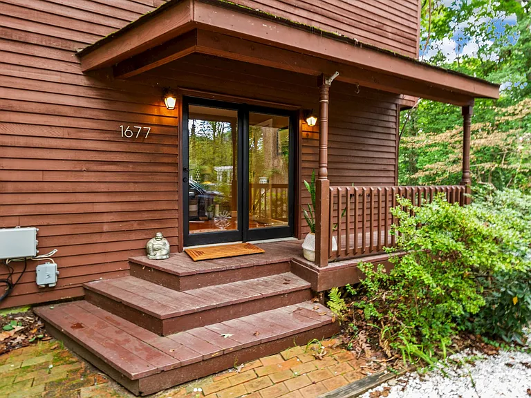1677 Chinford Trl — Photo 36