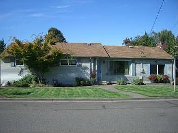 1st image of 816 4th Ave NE