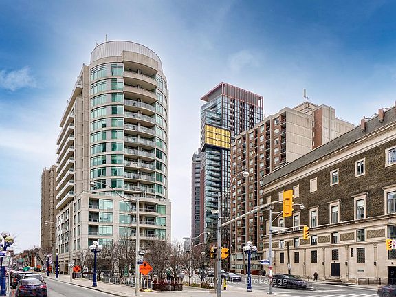 3rd image of 8 Scollard St #1209