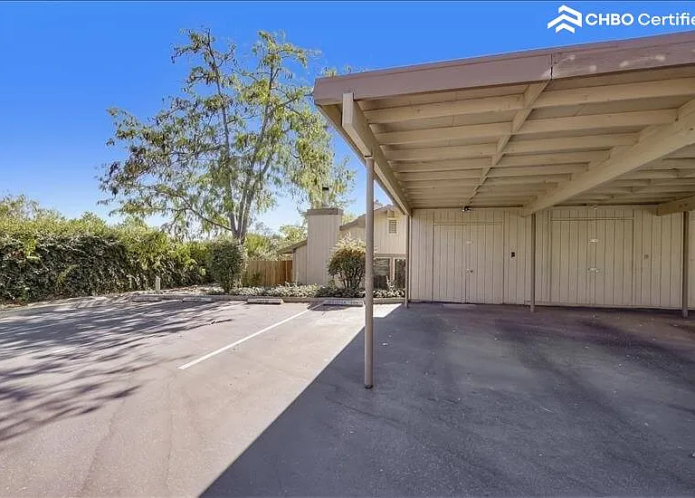 3911 Hills Ct — Photo 41
