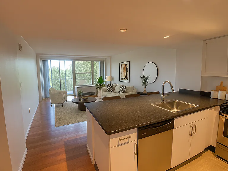 295 Harvard Lee St #900 — Photo 2