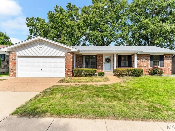 2333 Wincanton Rd, Saint Louis, MO 63129