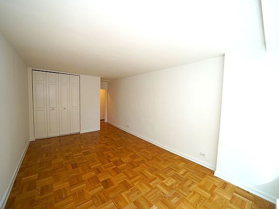 5th image of 444 E 82nd St APT 10R
