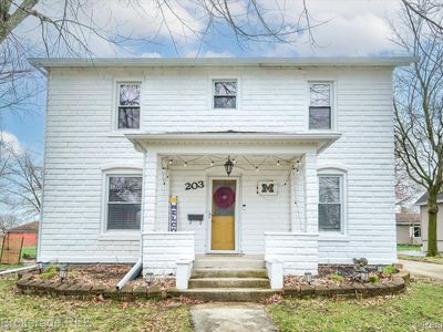 203 Sawyer St, Grand Blanc, MI, 48439