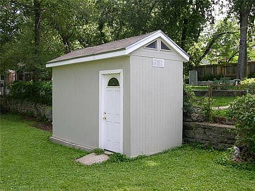 Room for lawnmower