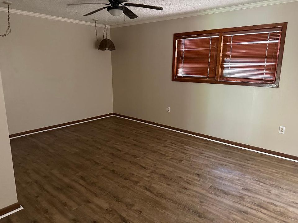 1st image of 100 Shellwood Dr