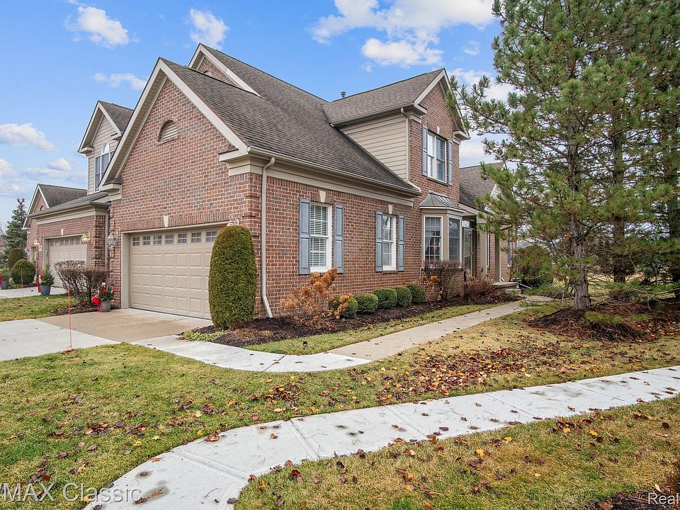 1st image of 44550 Broadmoor Cir N