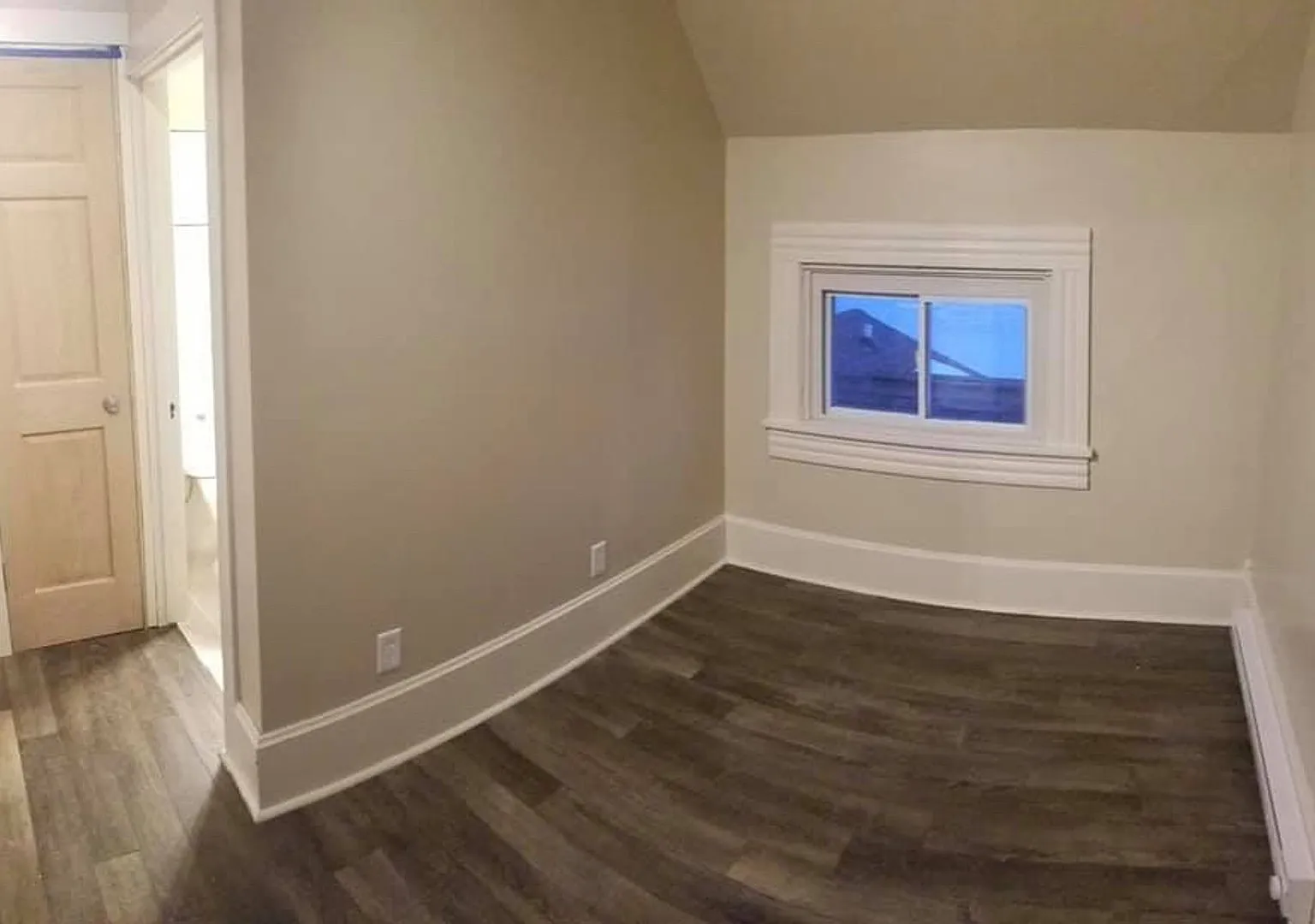 Large 1 Bedroom Apartment Near Viterbo University — Photo 1