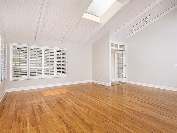 The private back yard has a nice grass area, barbecue and patio. Great for entertaining or just relaxing.