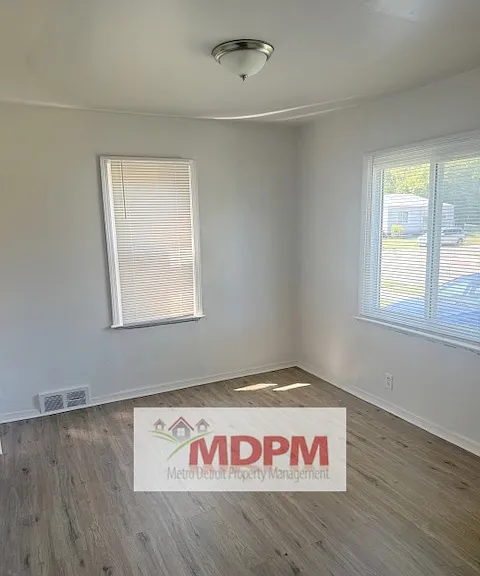 12210 Longview St — Photo 9