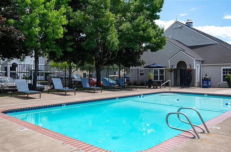Lancaster Commons | Outdoor Pool