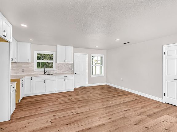 5th image of 1442 W Flint Way