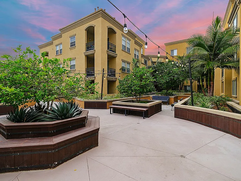 Pinnacle at Fullerton — Photo 27