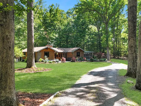 8218 Kincheloe Rd, Clifton, VA 20124