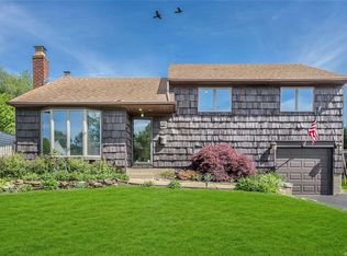 36 N Wisconsin Ave, Massapequa, NY 11758