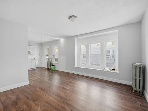 7 Glendell Ter, Springfield, MA 01108
