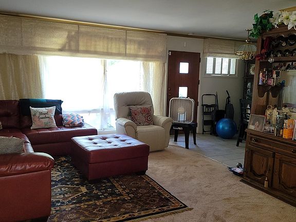 3rd image of 512 N Hawthorne Ln