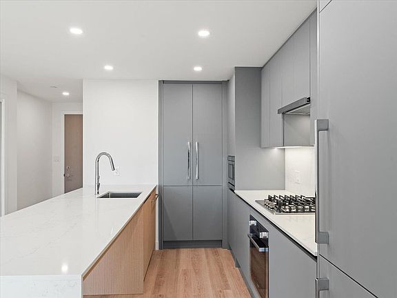 4th image of 7977 Lansdowne Rd #Penthouse 1506