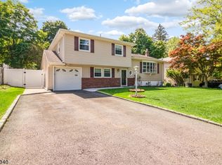 8 Rosney Ter, West Orange, NJ 07052