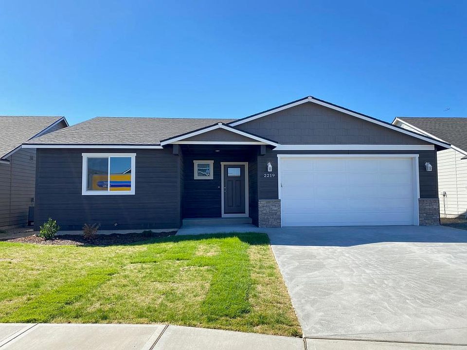 2nd image of 2205 2nd St SE