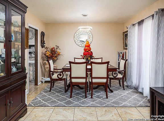 4th image of 4134 Clear Spring Dr