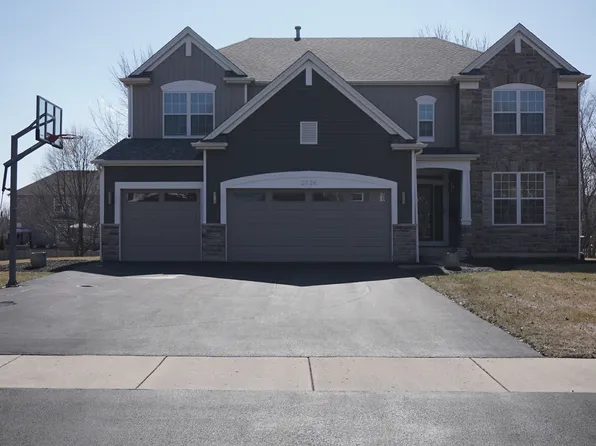 2724 Plante Rd, North Aurora, IL 60542