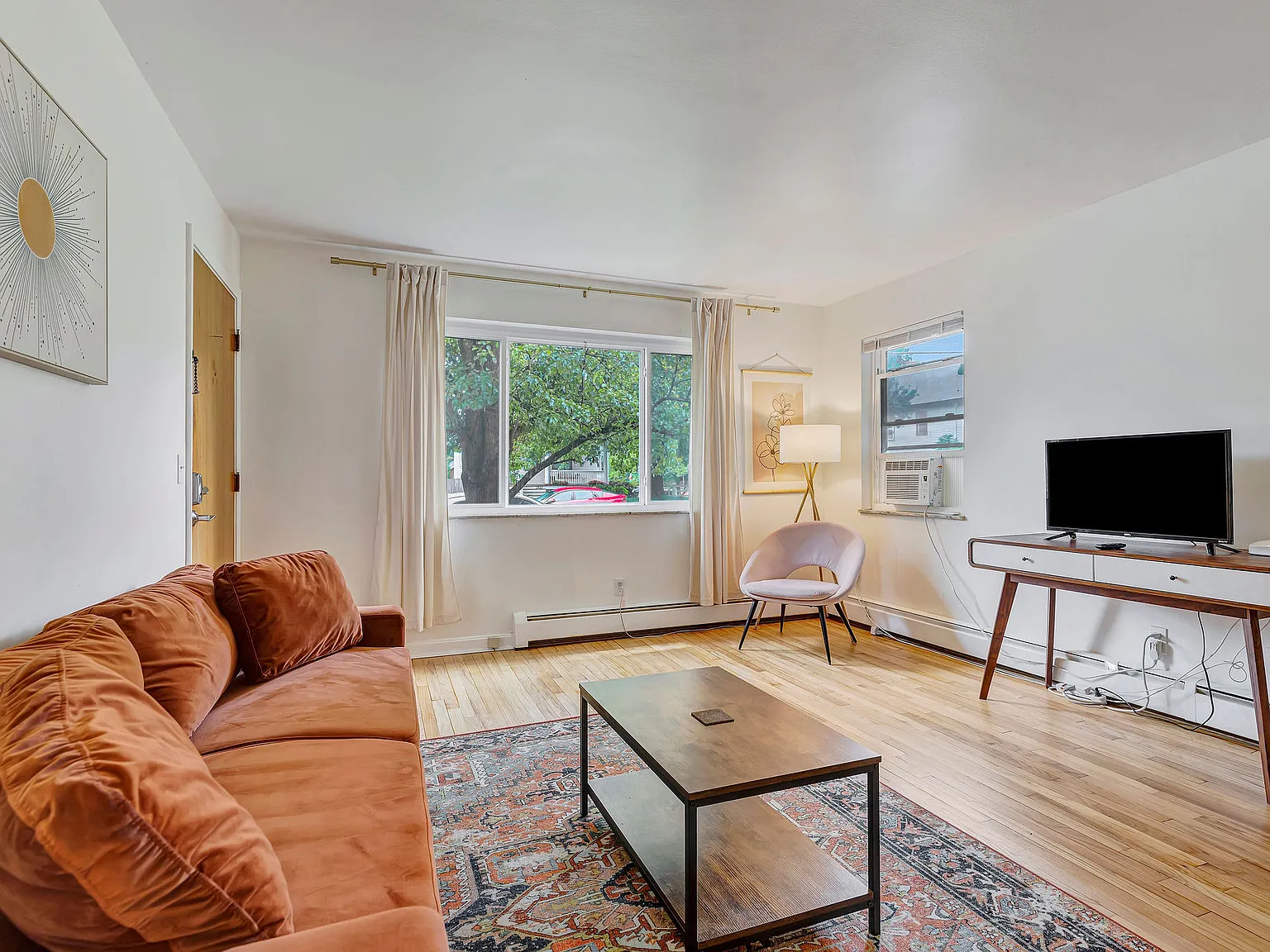2948 Wardall Ave — Photo 4