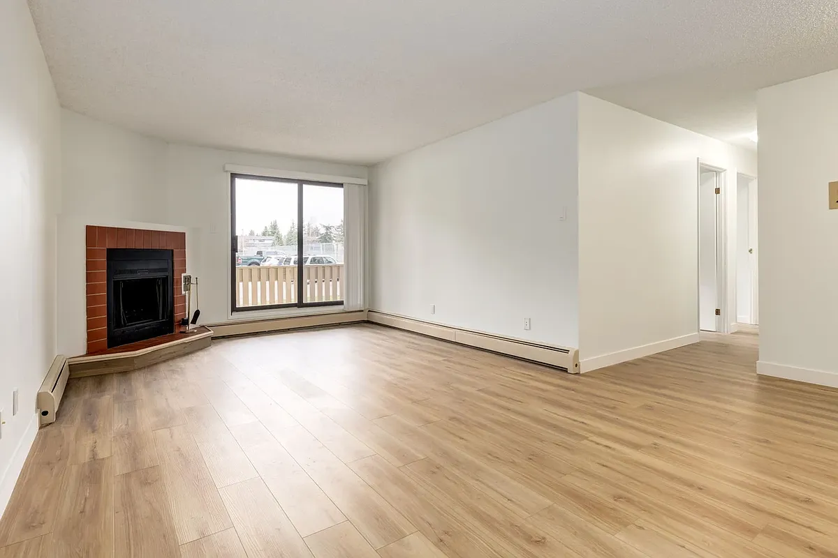Building Photo - 1825 Woodview Dr SW