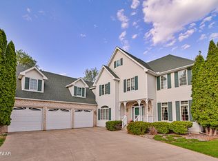 3633 Lynwood Cir, Grand Forks, ND 58201
