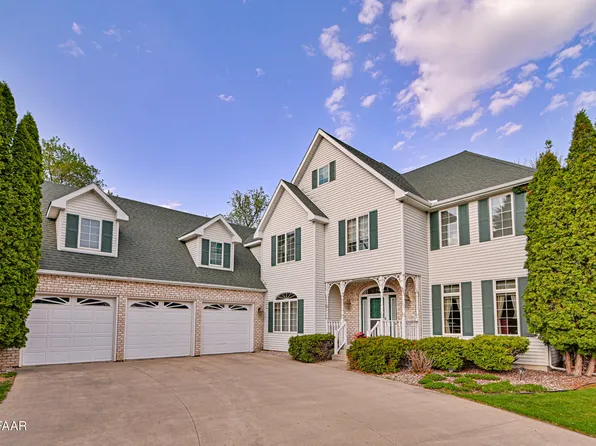 3633 Lynwood Cir, Grand Forks, ND 58201