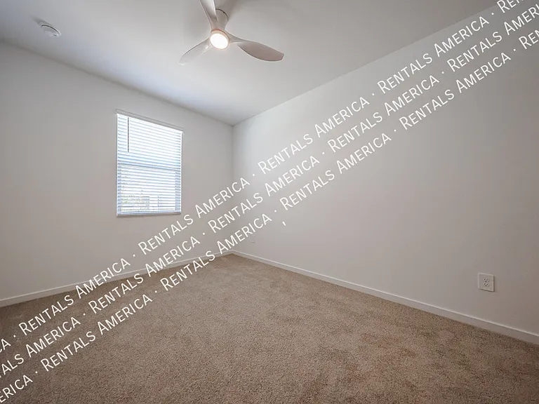 3380 N Camden Dr — Photo 21