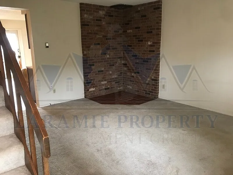 3 bed, 1.5 bath, 1072 sqft, $1,649 — Photo 2