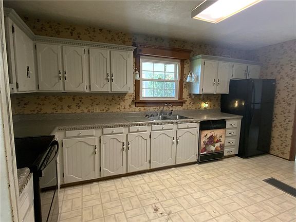 3rd image of 190 McClelland Rd