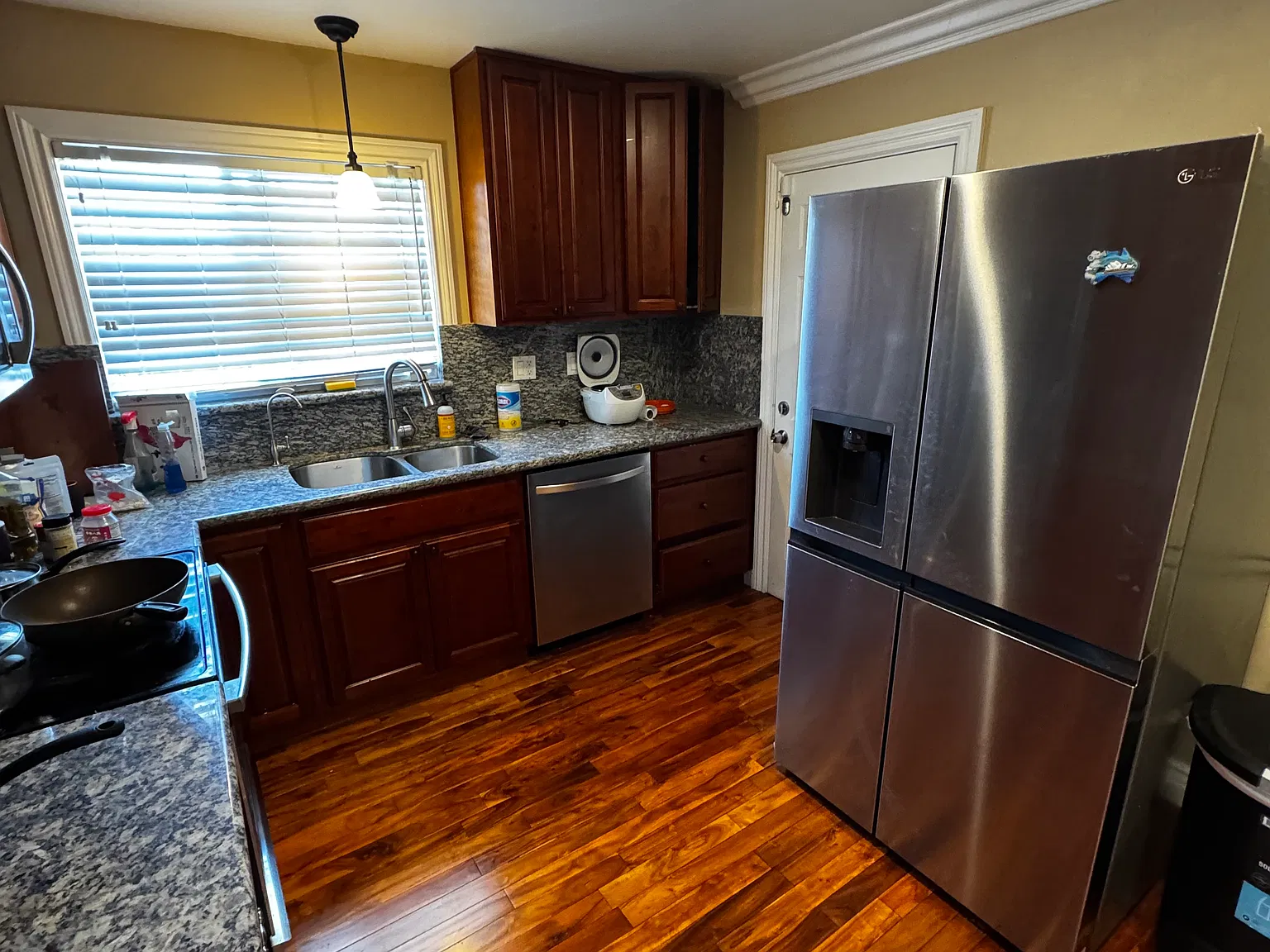 4 bed, 1314 sqft, $4,200 — Photo 2