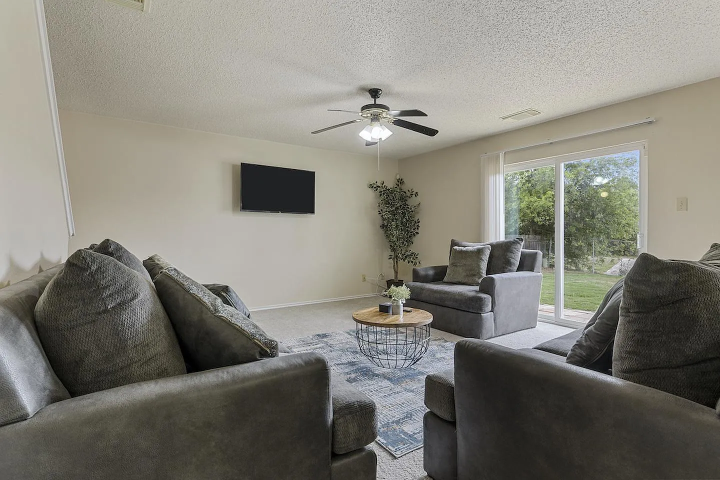 Charming 5-Bedroom Home in a Prime San Antonio Location! — Photo 3