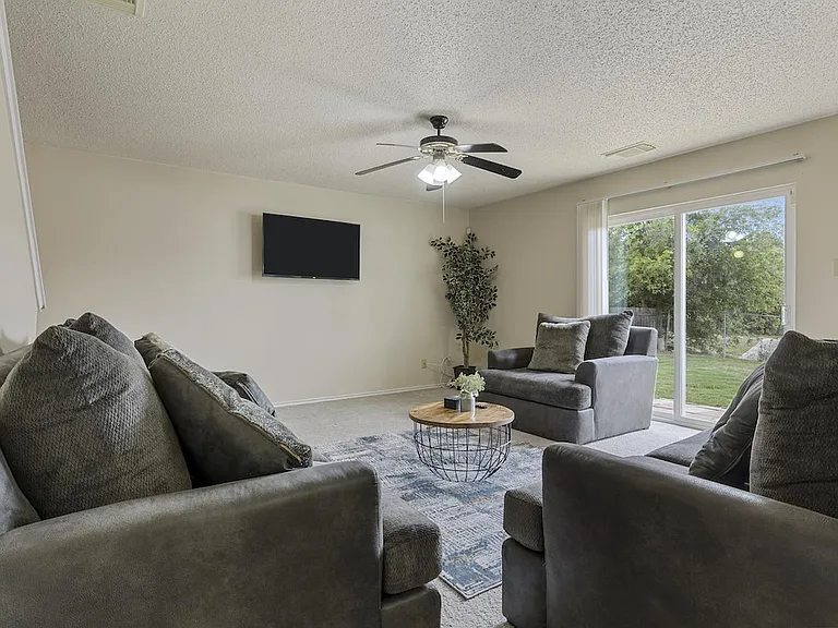 2166 Mossy Creek Dr — Photo 2