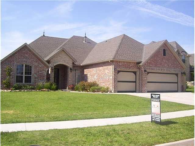 Home for Sale in Yukon, Oklahoma $319,900