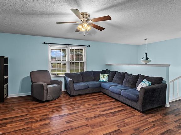 3rd image of 1121 Dogwood Dr