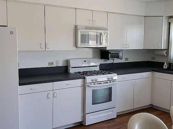 5th image of 295 E Red Oak Ave