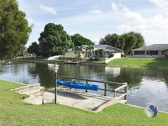 100' wide canal takes you north into the Lake Kennedy + 5 other lakes!  Paddle on!