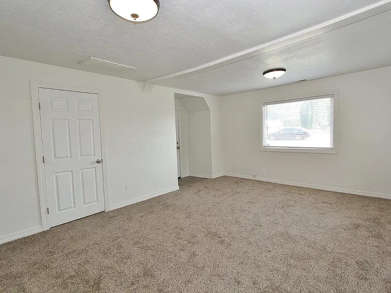 1119 Lincoln Ave — Photo 8