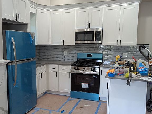 3rd image of 829 Suffolk Ave APT 1