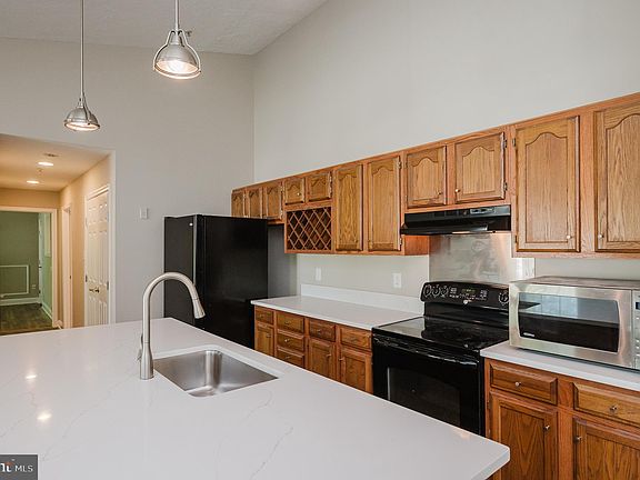 3rd image of 3100 Cardinal Way Unit J