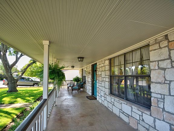 2nd image of 1831 Lois St