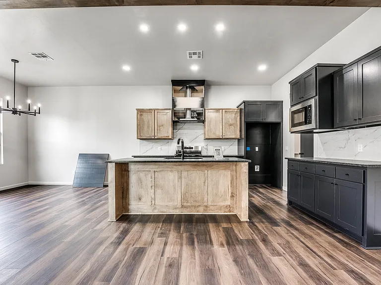 14301 Village Trl — Photo 14