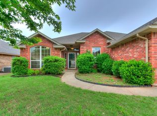 9101 Crooked Creek Ln, Moore, OK 73160