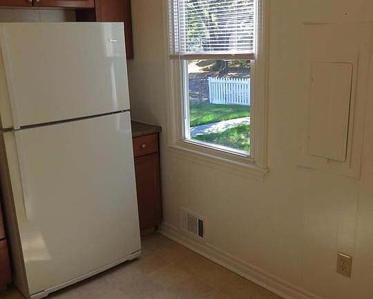 5th image of 518 Longwood Dr