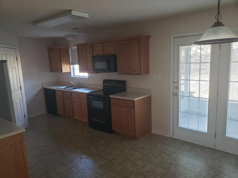 131 Cedarland Dr — Photo 6