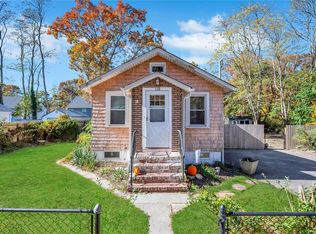 110 Lakeview Dr, Mastic Beach, NY 11951